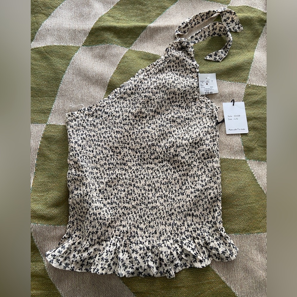 NWOT feminine rouched floral one shoulder crop top with ruffle hem, size L